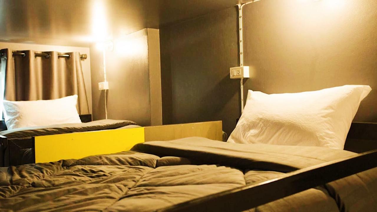 Stamp Hostel (Adults Only) Ban Yang  Bagian luar foto